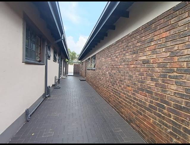 3 BEDROOM HOUSE FOR SALE IN CLAYVILLE